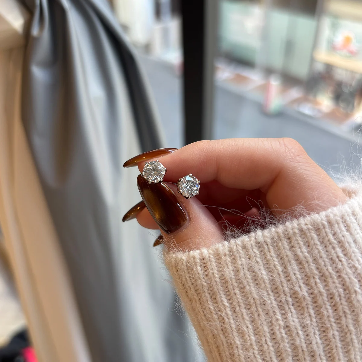 この存在感がちょうどいい、毎日着けたい1.0ctピアス