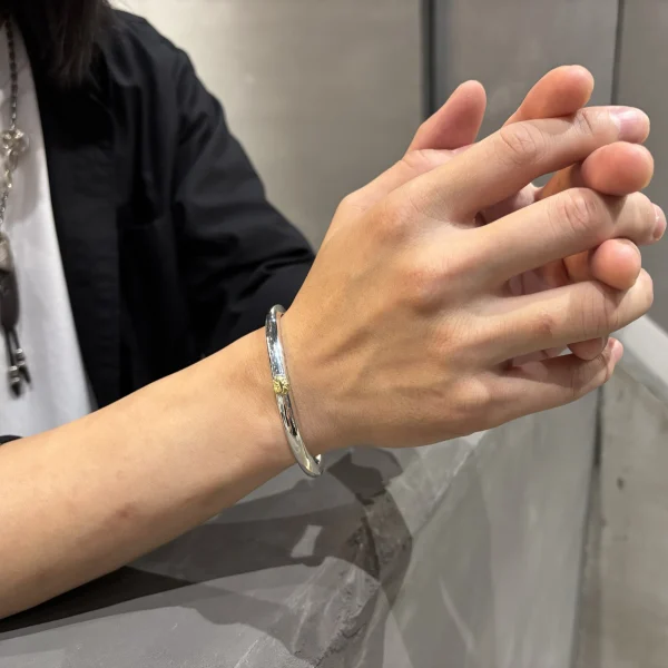 イーグルフェイスを最大限に味わえるバングル！
