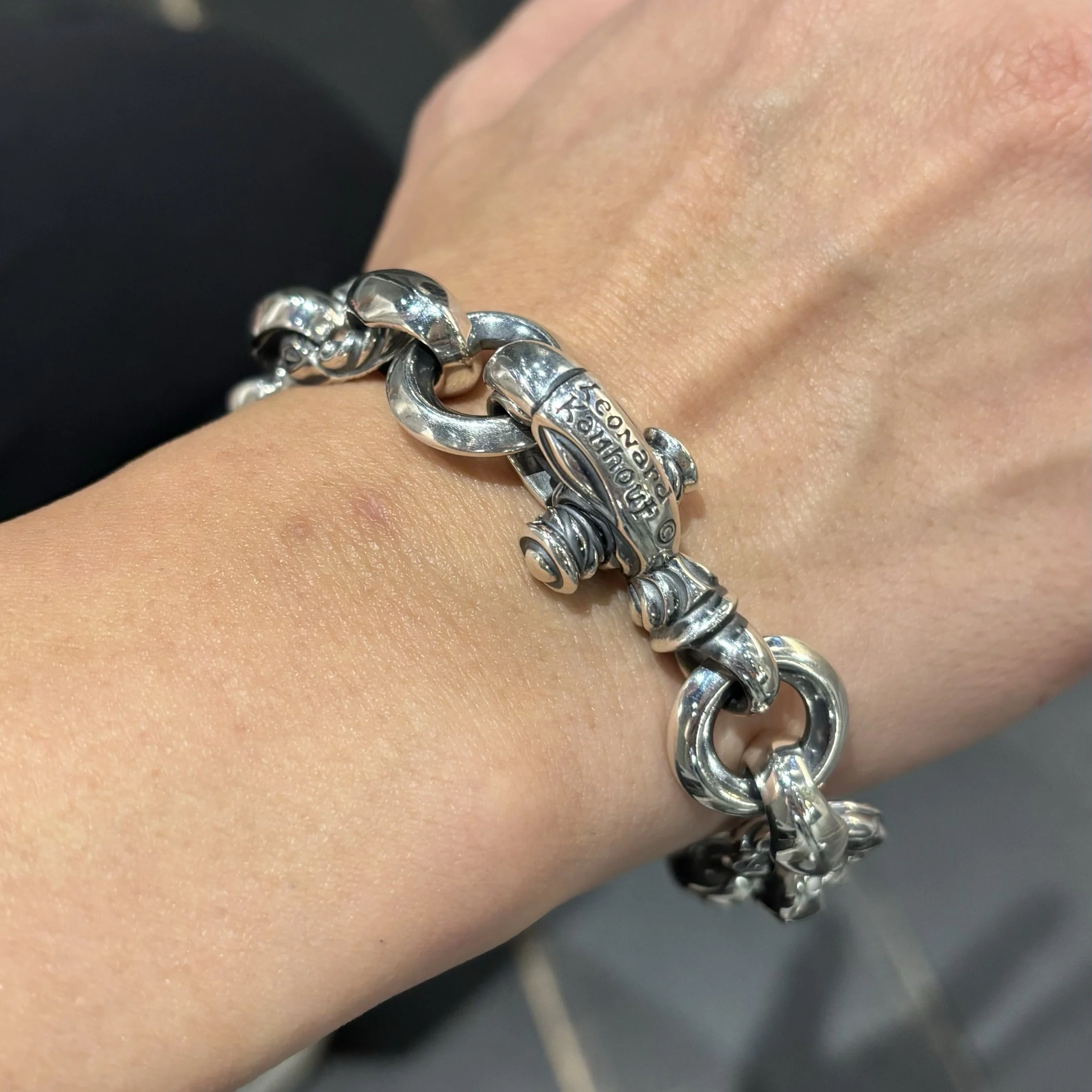 鏡面と彫金の良い所取り！ロンワンズの真骨頂ブレスレット！
