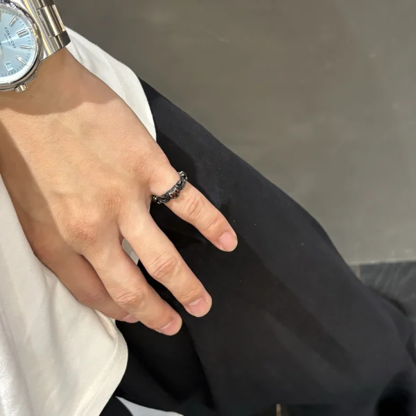 控えめだけどかっこいい！漆黒のハートが生み出す色気！