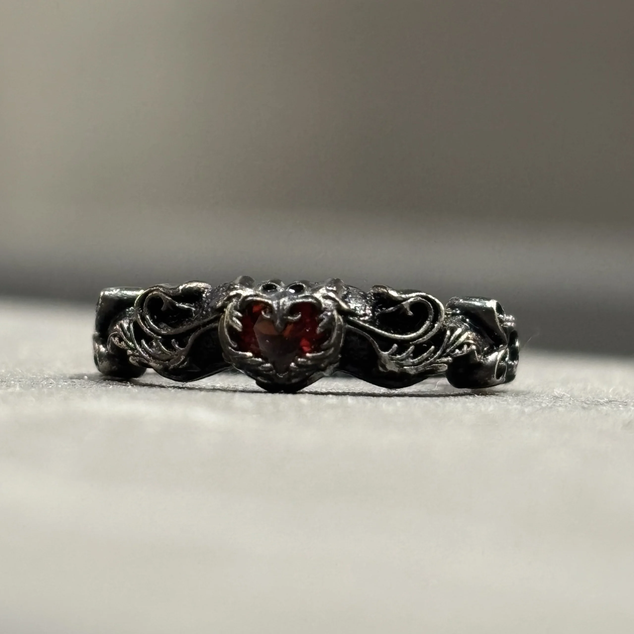 控えめだけどかっこいい！漆黒のハートが生み出す色気！